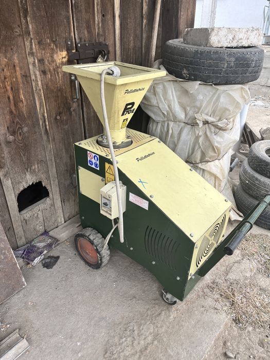 Vand masina peleți sau schimb cu utilaje agricole