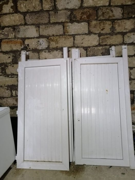 Продам пластиковые двери.