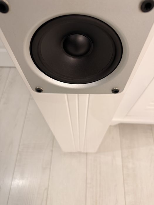 Vand boxe Q acoustics concept 40,impecabile.