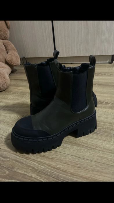 Bocanci cu talpa groasa