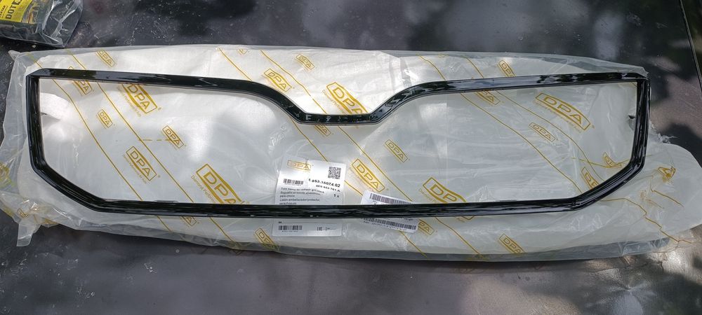 Лайсна за предна решетка Октавия 3