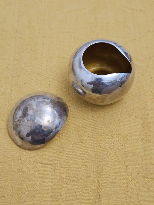 Сребърен сът за хайвер Georg Jensen.