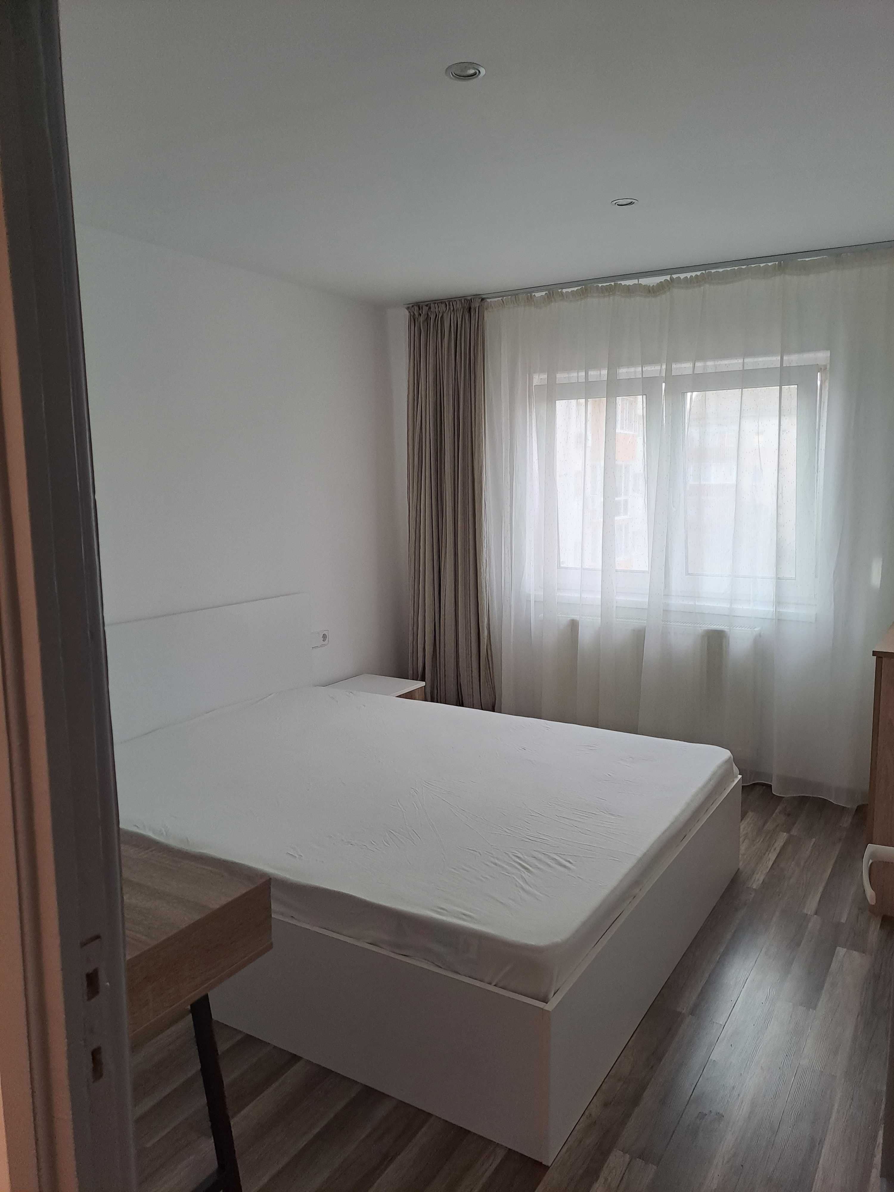 Proprietar, ofer spre închiriere apartament cu 3 camere