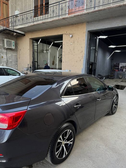 Mashina ideal holatda 2013yil ishlab chiqarilgan 2015yilda salondan