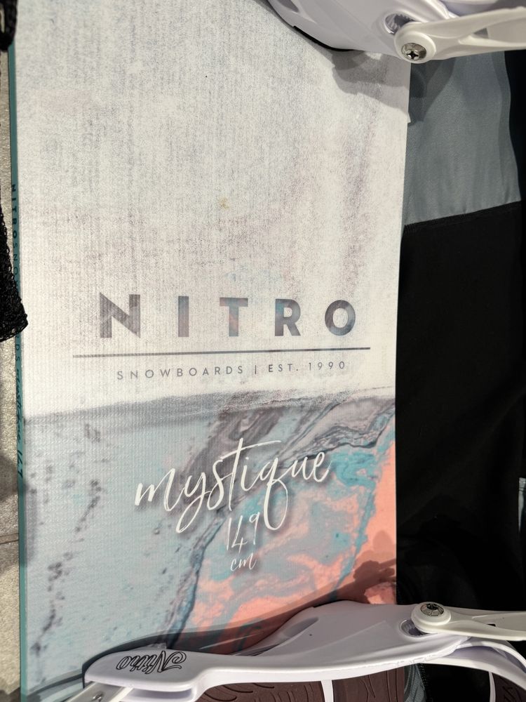Placa snowboard Nitro Mistique 159cm + legaturi Nitro Cosmic