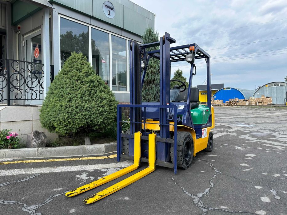 Вилочный погрузчик Komatsu FG15 механика, бензин, 1.5 тонны на 3 метра