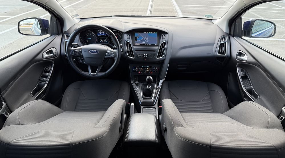 Ford Focus TITANIUM Bi-Xenon Lane-Assist Distronic Trafic-Sign Blis