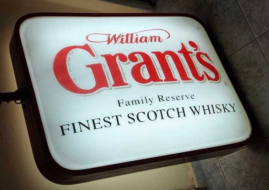 Ретро Светеща Табела William GRANT'S Whisky