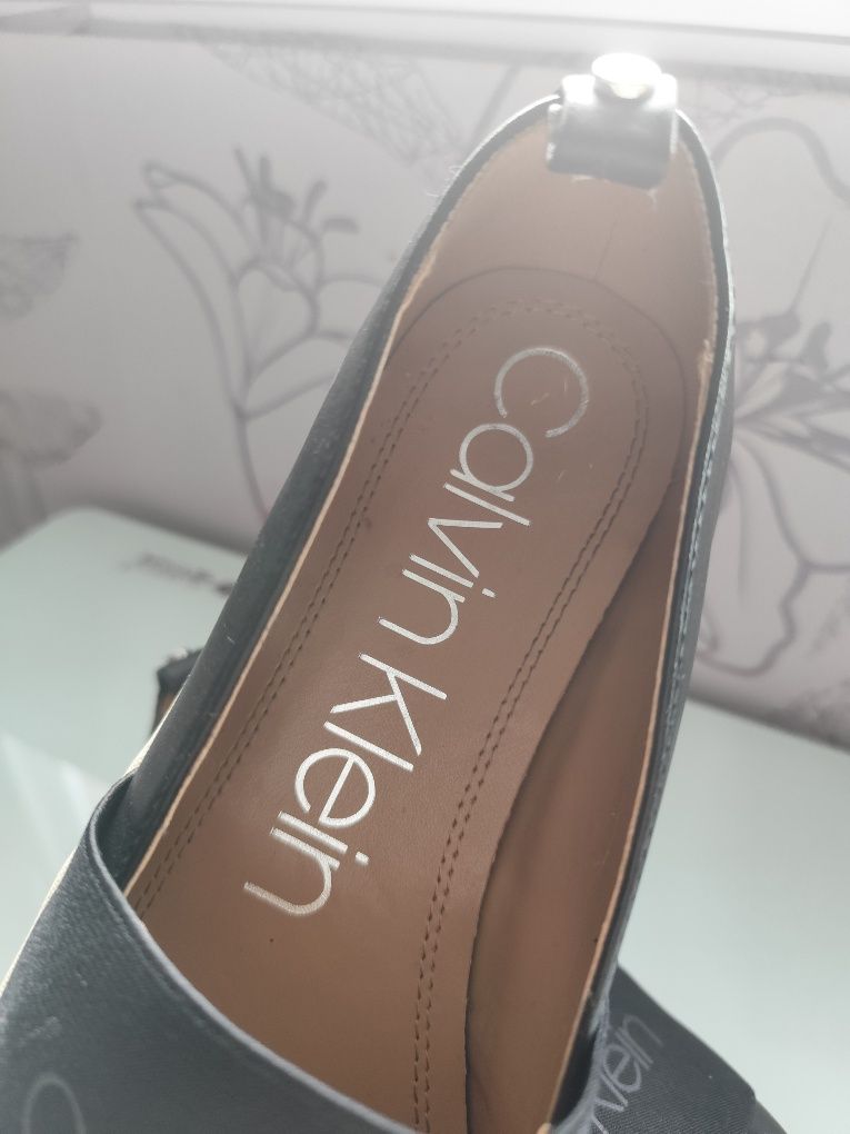 Оригинални дамски кожени Calvin Klein обувки