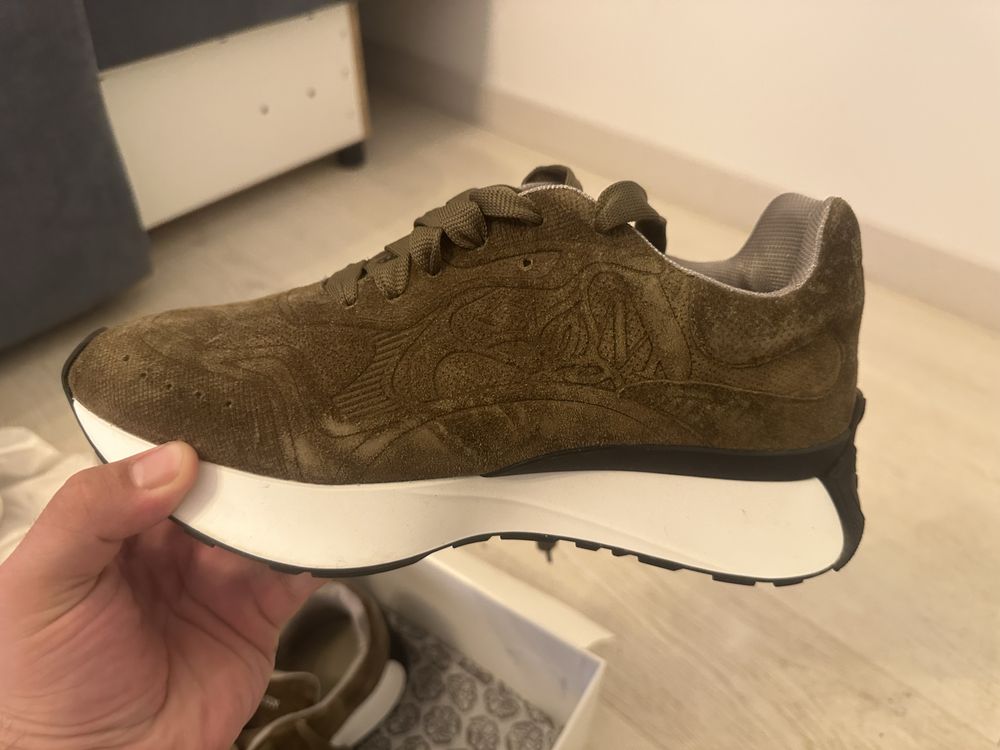Alexander McQueen Sprint Runner Lace-Up Sneakers brown