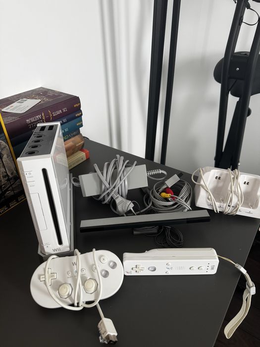 Pachet complet Consolă Nintendo Wii + Accesorii