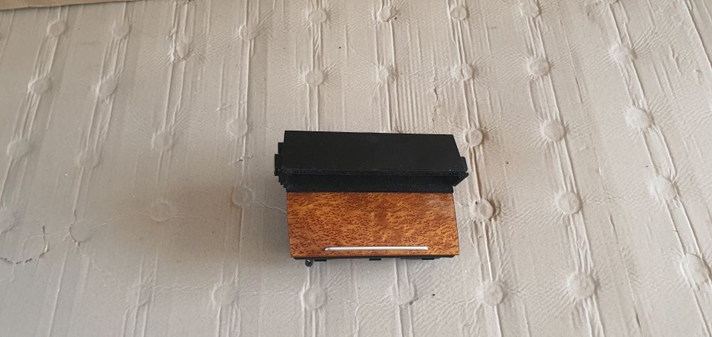 Scrumiera mahon audi a8 d2