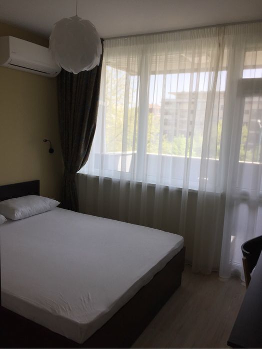 Под наем 3-стаен Апартамент с две спални до църквата Света Петка