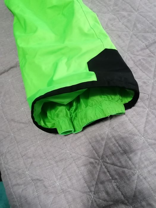 Pantaloni pentru schi