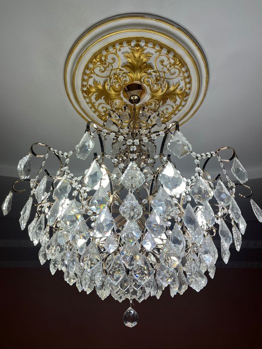 продается люстра для зала