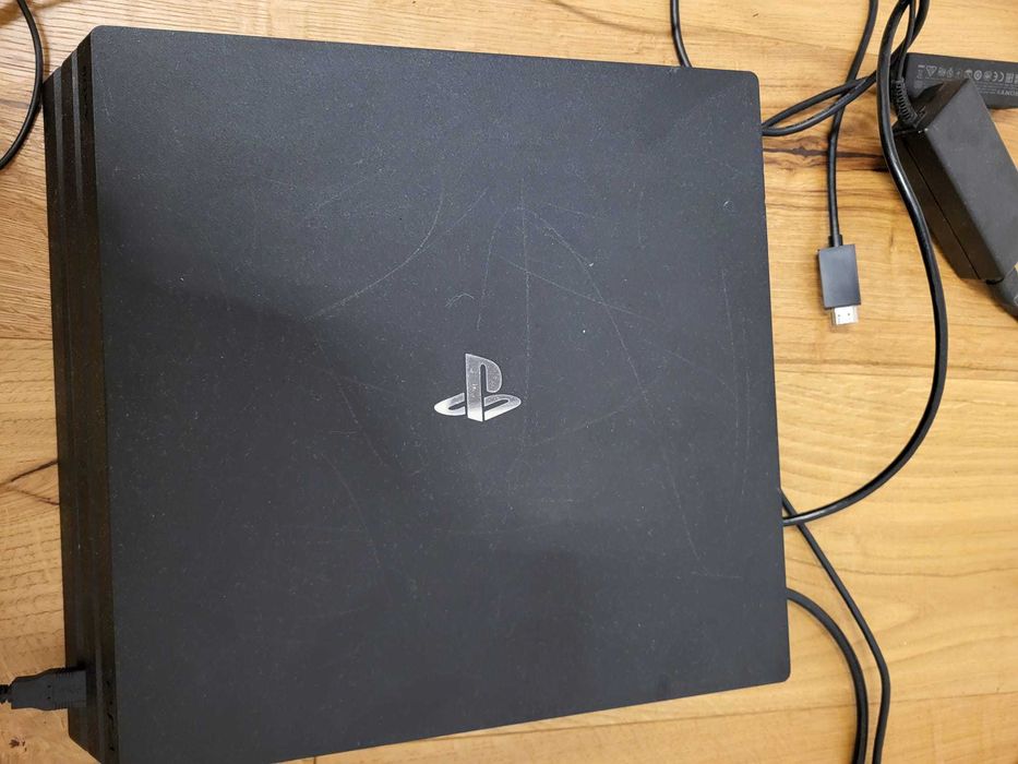 PlayStation 4 Pro 1 Tb, sistem  Vr, pistol, 3 controlere