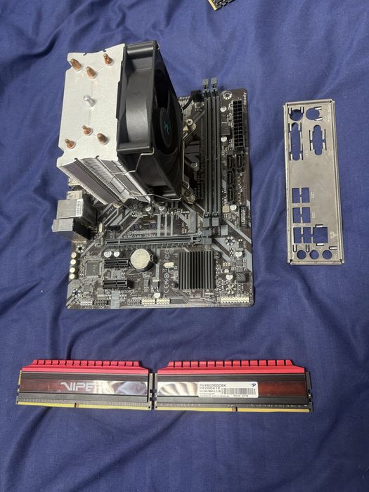 Vand Kit i5 8400 placa de baza plus 8gb ram