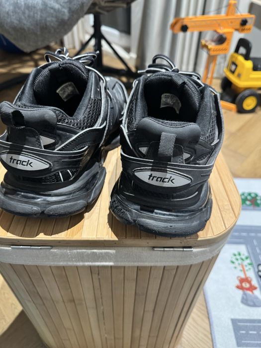 Balenciaga track 43