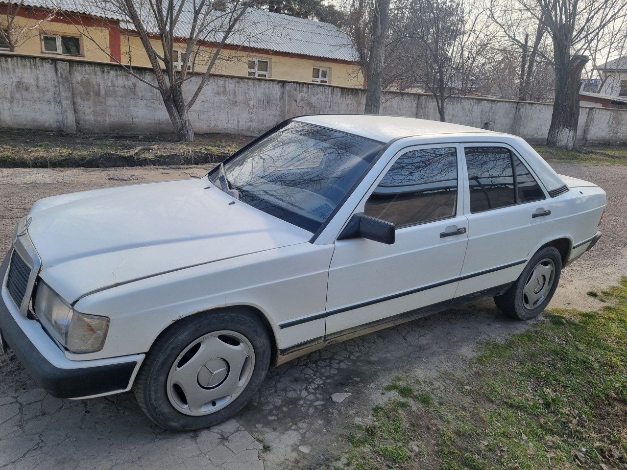 Продаётся w201 Мерседес на запчасти