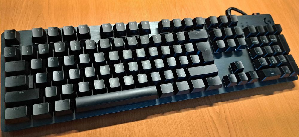 Tastatura mecanica Logitech G512 Carbon GX Brown cu wrist rest HyperX