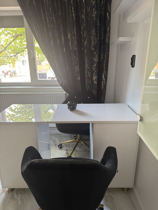 Salon inchiriez posturi