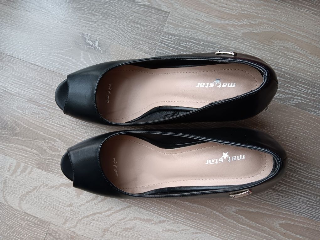 Черни елегантни обувки - отворени от еко кожа 39-40 номер