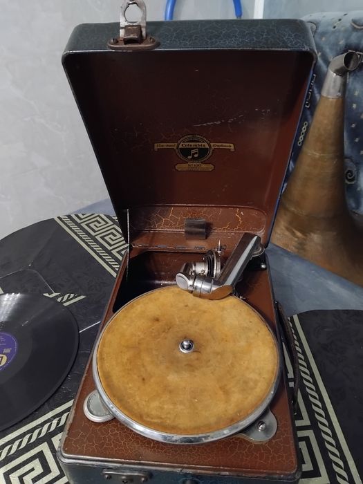 Superb patefon, gramofon COLUMBIA, fabricat în ANGLIA în anul 1924.