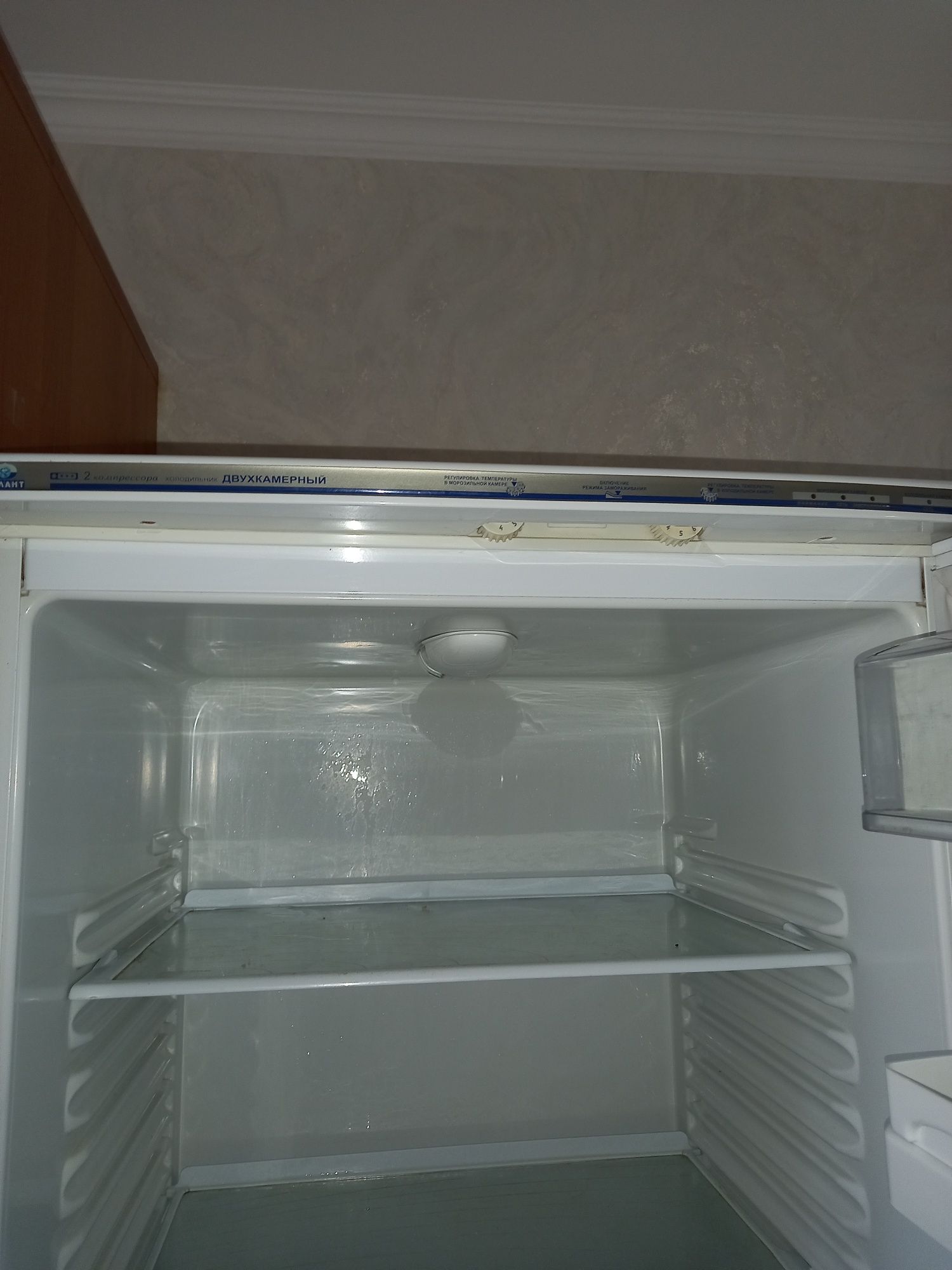 Продаётся легендарный двухкамерный холодильник Атлант б/у