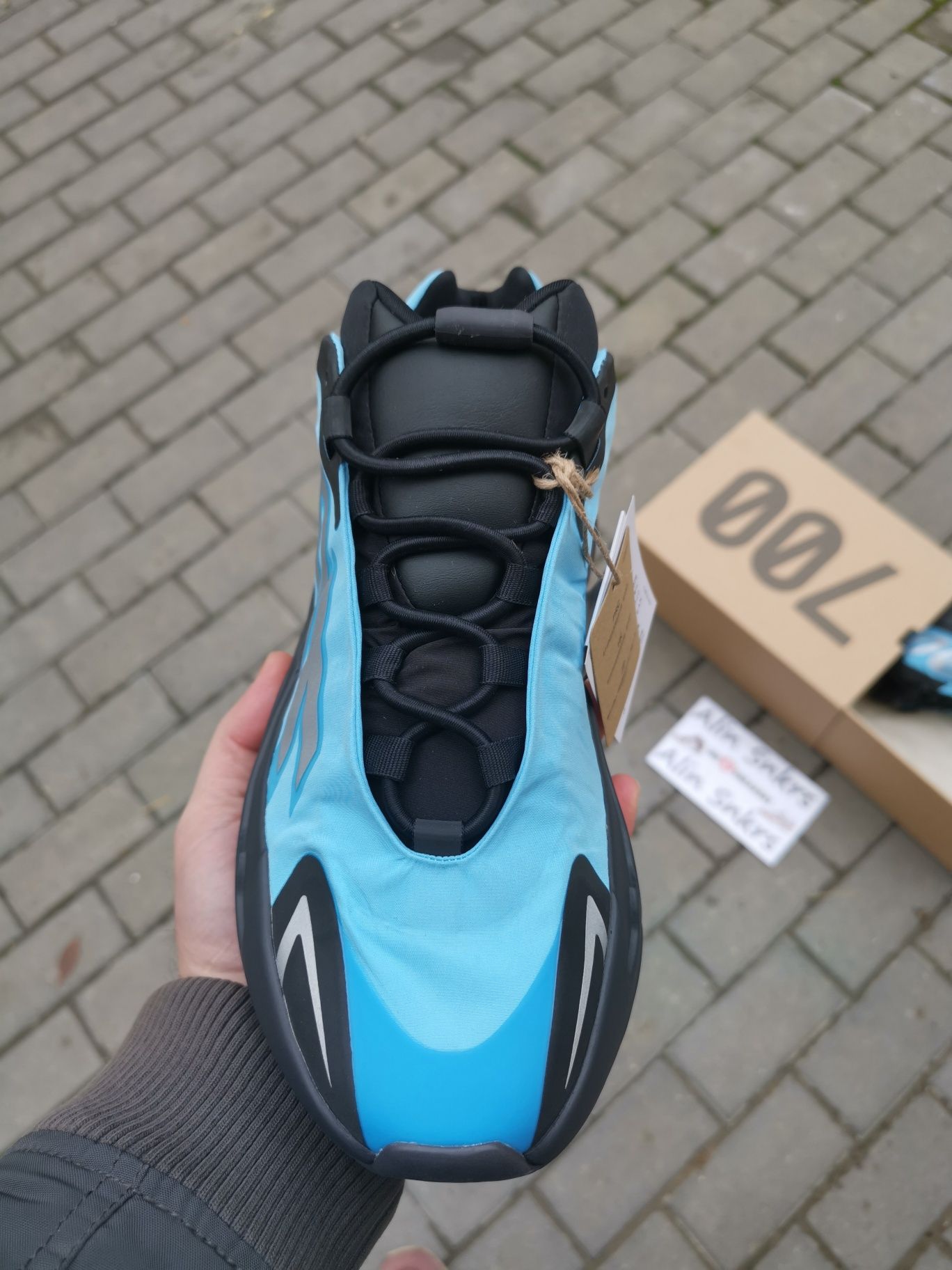 Yeezy 700 MNVN Bright Cyan