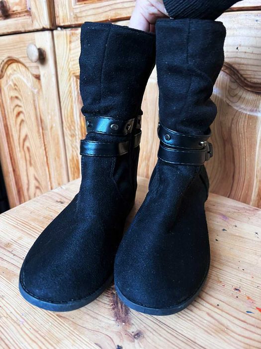 детски боти обувани по 1 път, номер 34 и 35 (едни 33ти номер)