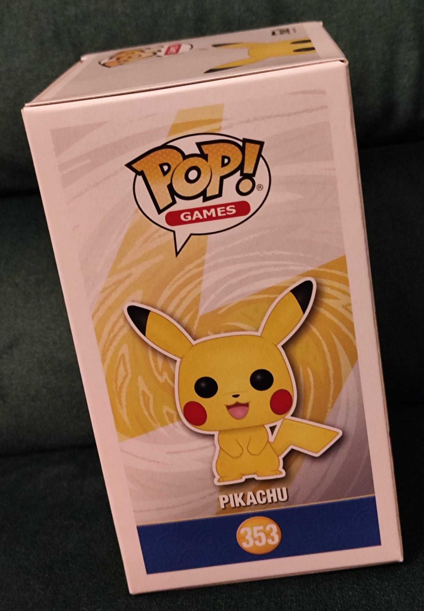 Figurina Funko Pop Pokemon: Pikachu (Chrome) Celebration Stamp Sticker