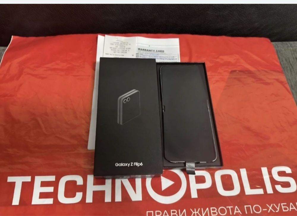 ***КАТО НОВ 256GB Samsung Z FLIP 6 Гаранция Технополис 2026 г. Silver