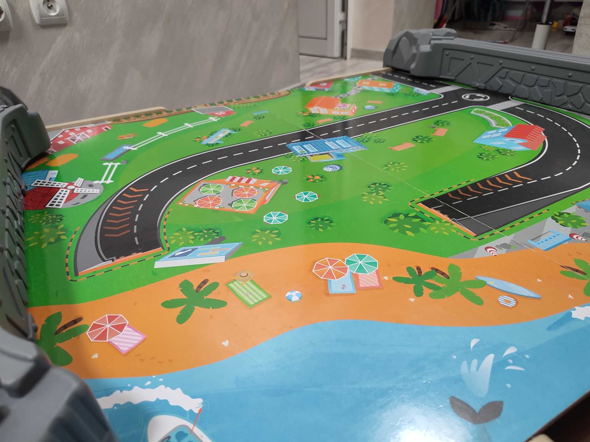 Игрален комплект Hape - Дървена влакова композиция с маса