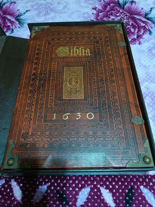 Vând biblia 1630