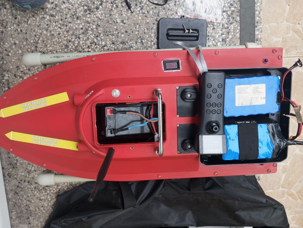 Бърза лодка за захранка V16, 12V