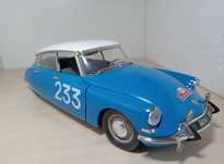 Citroen DS19
Scara 1:18
Solido 

Pozele reflectă realitatea. Se vinde