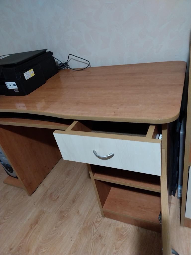 Бюро за офис или децка дстая.