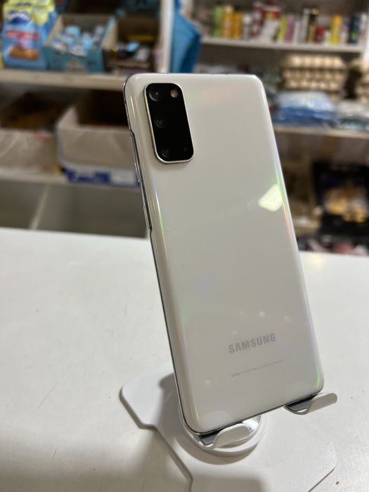 Samsung s 20 5g 128 tali oq rangda 128 tali ideal