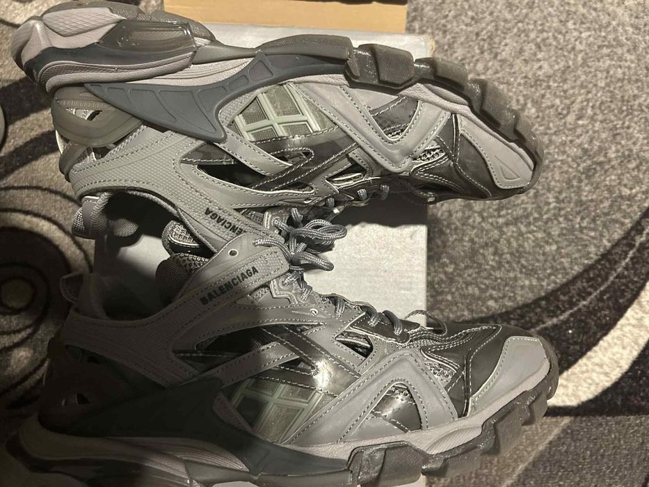 Продавам balenciaga track 2 grey