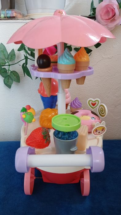 Занимателни играчки и игри за малките деца.