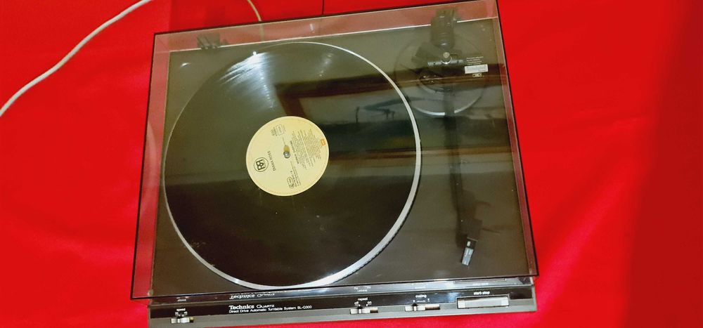 Technics SL-Q300 Direct-Drive Full Automatic Turntable System