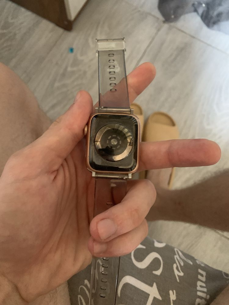 Продается apple watch 4