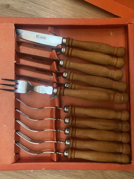 Комплект вилици и ножове - неизползвани