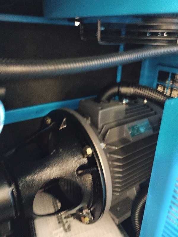 Винтов компресор URSA 10 / 7.5kW / 800-1200 l/min / 7-12 bar