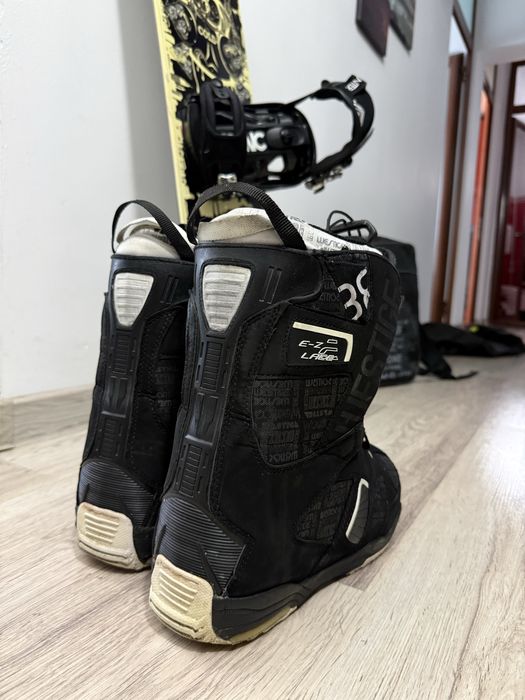 Vand o pereche boots pentru placa snow ,mar.41 in stare foarte buna