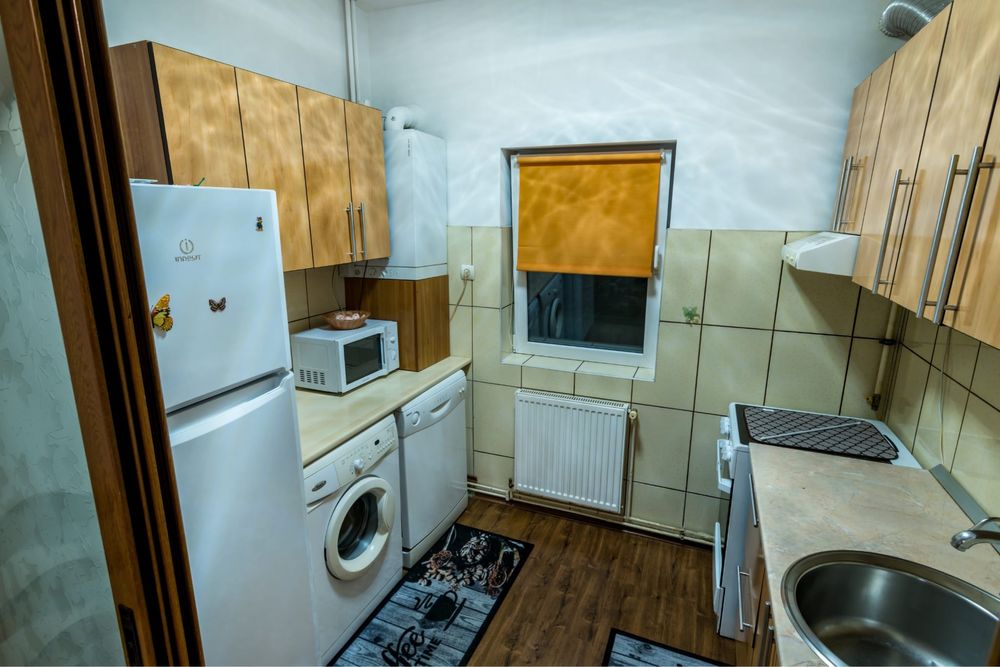 PROPRIETAR- Inchiriez casa parter +etaj 125 mp in Cristian