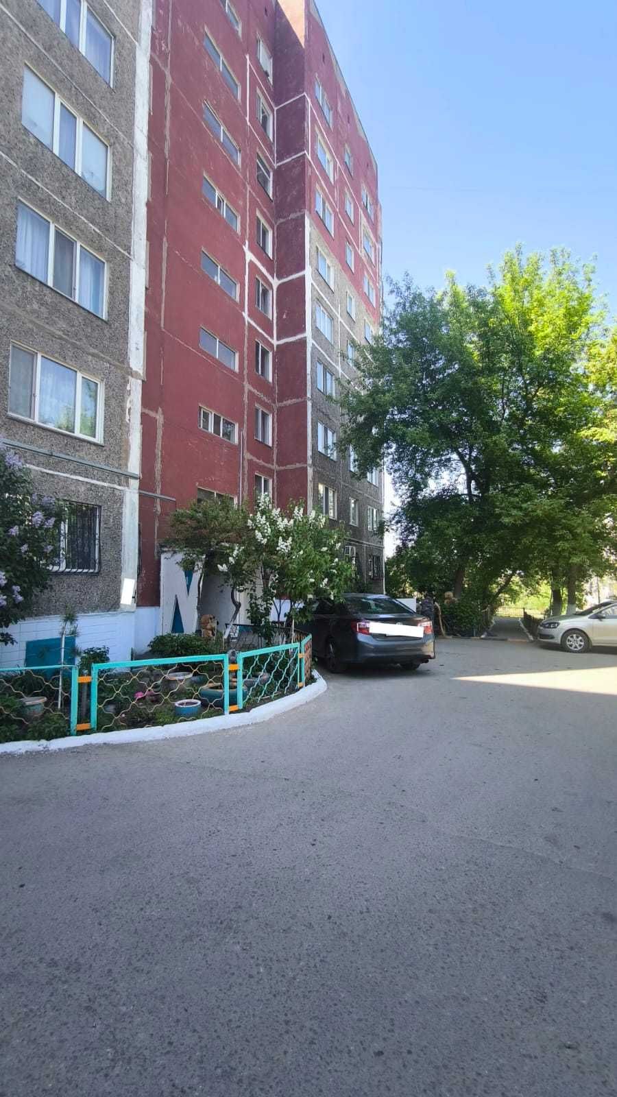 Продаю 2-комнатную квартиру в 8 мкр(5 кольцо)