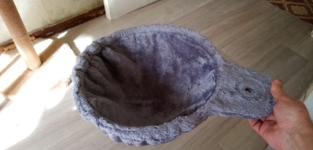 Лежанка навесная для кошек