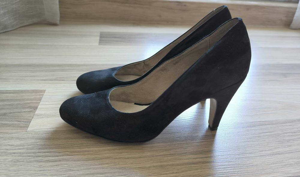 Черни, дамски велурени обувки