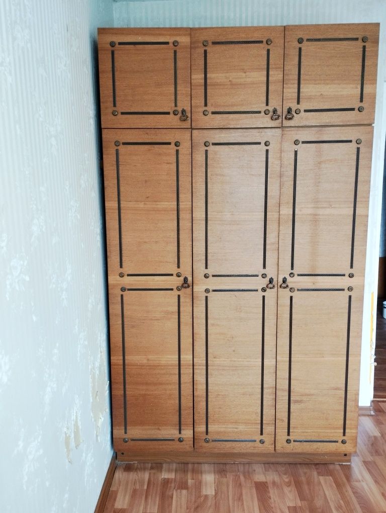 Продам шифоньер б/у